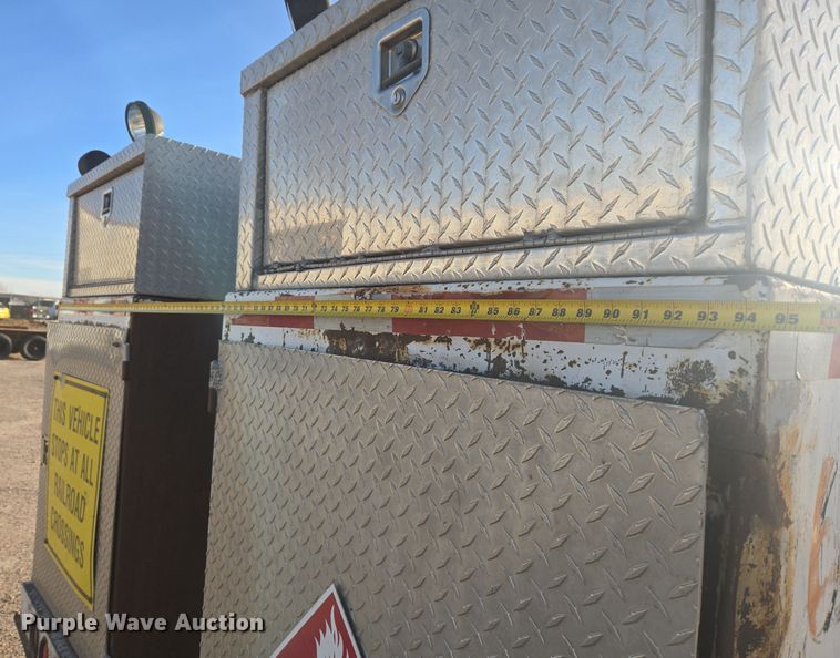 image for item ER5022 1991 International 9400 fuel / lube truck