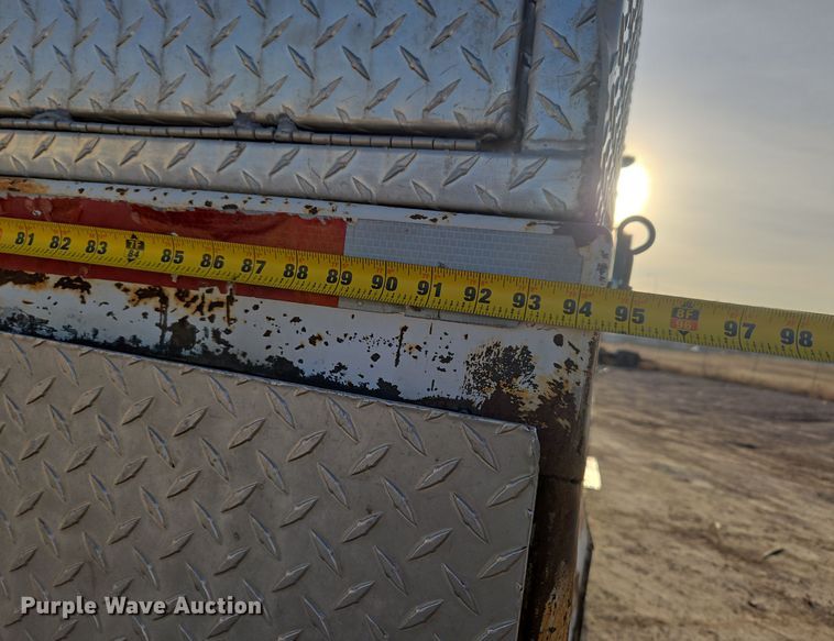 image for item ER5022 1991 International 9400 fuel / lube truck