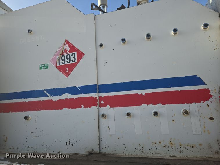 image for item ER5022 1991 International 9400 fuel / lube truck