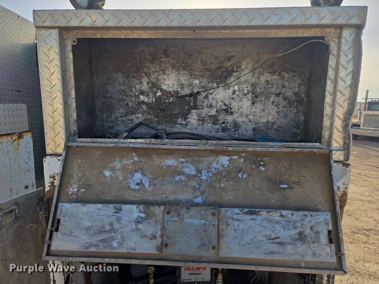 image for item ER5022 1991 International 9400 fuel / lube truck