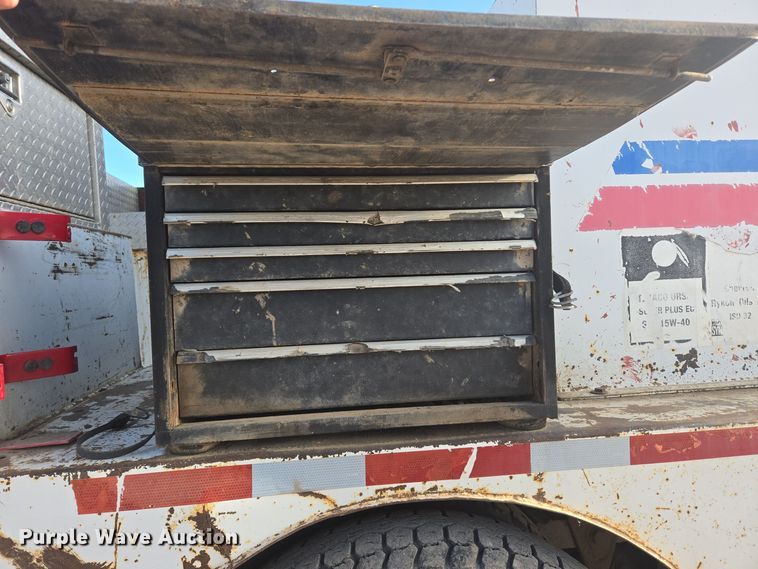 image for item ER5022 1991 International 9400 fuel / lube truck