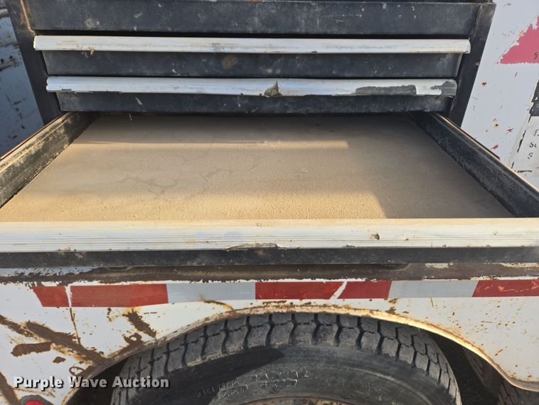 image for item ER5022 1991 International 9400 fuel / lube truck