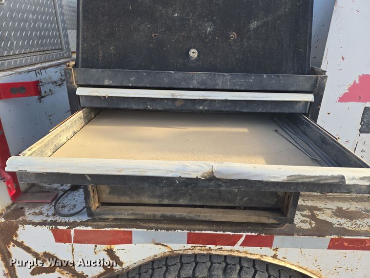 image for item ER5022 1991 International 9400 fuel / lube truck