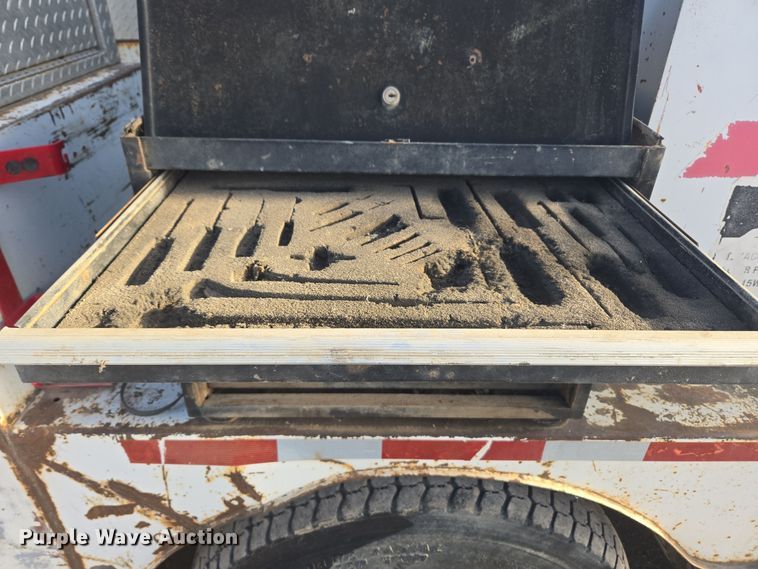 image for item ER5022 1991 International 9400 fuel / lube truck