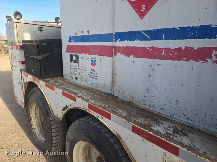 image for item ER5022 1991 International 9400 fuel / lube truck