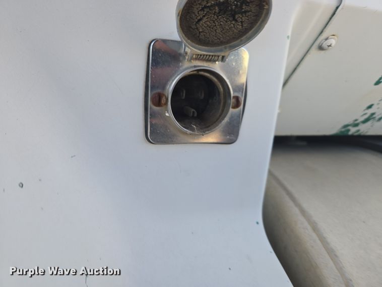 image for item ER5022 1991 International 9400 fuel / lube truck