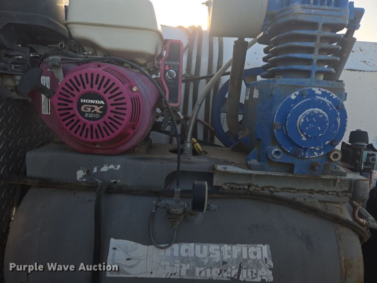 image for item ER5022 1991 International 9400 fuel / lube truck