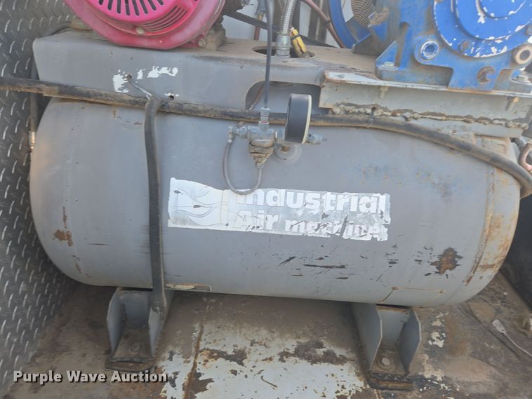 image for item ER5022 1991 International 9400 fuel / lube truck