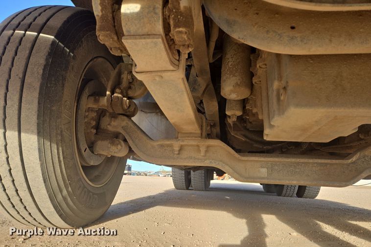 image for item ER5022 1991 International 9400 fuel / lube truck