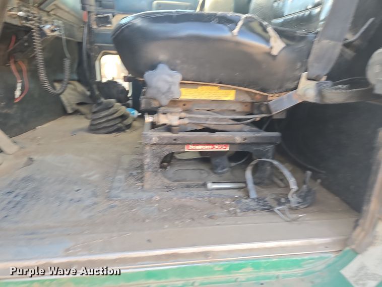 image for item ER5022 1991 International 9400 fuel / lube truck