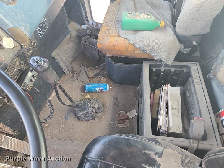 image for item ER5022 1991 International 9400 fuel / lube truck