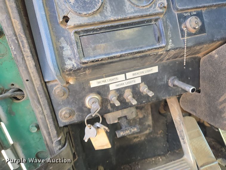 image for item ER5022 1991 International 9400 fuel / lube truck