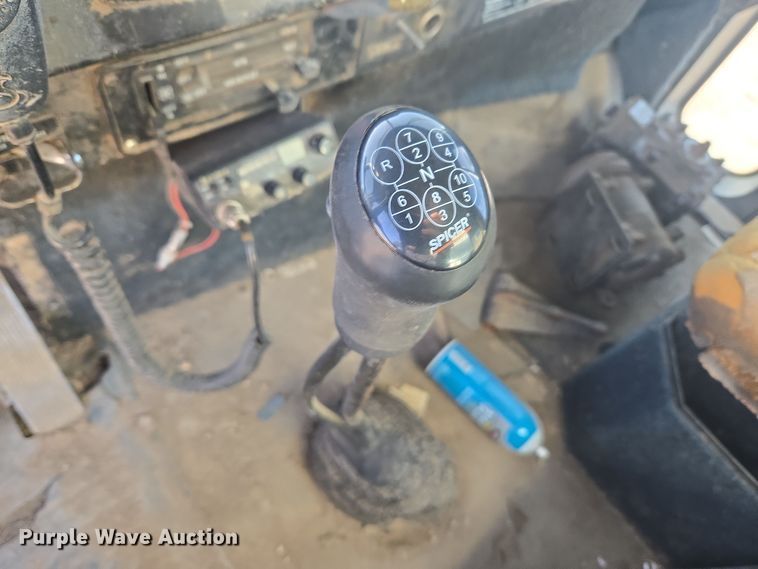 image for item ER5022 1991 International 9400 fuel / lube truck