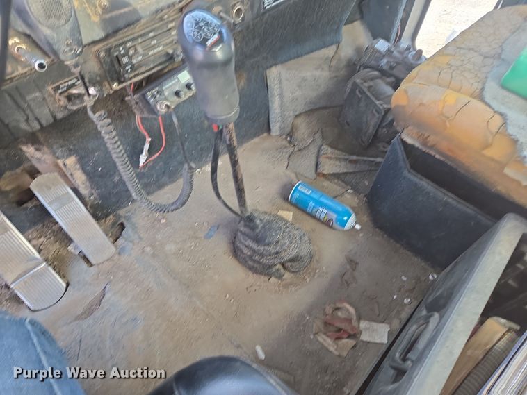 image for item ER5022 1991 International 9400 fuel / lube truck