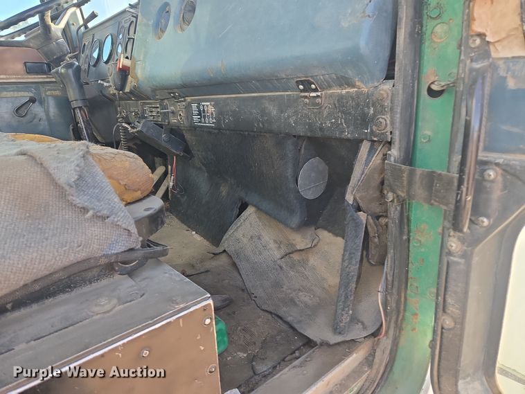 image for item ER5022 1991 International 9400 fuel / lube truck