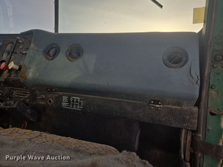 image for item ER5022 1991 International 9400 fuel / lube truck