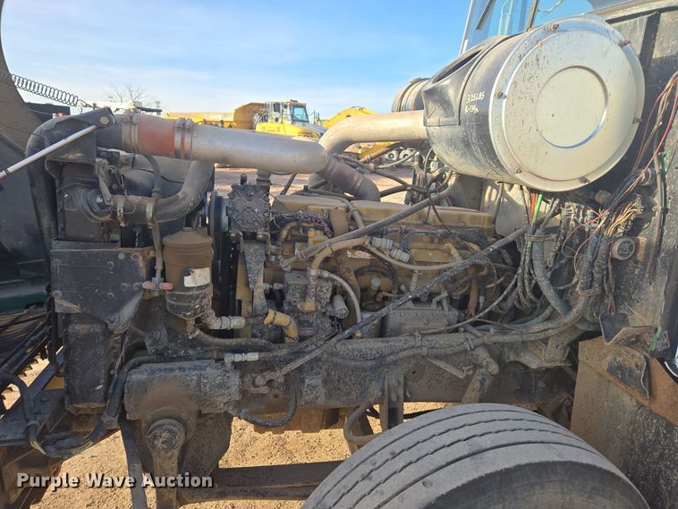 image for item ER5022 1991 International 9400 fuel / lube truck