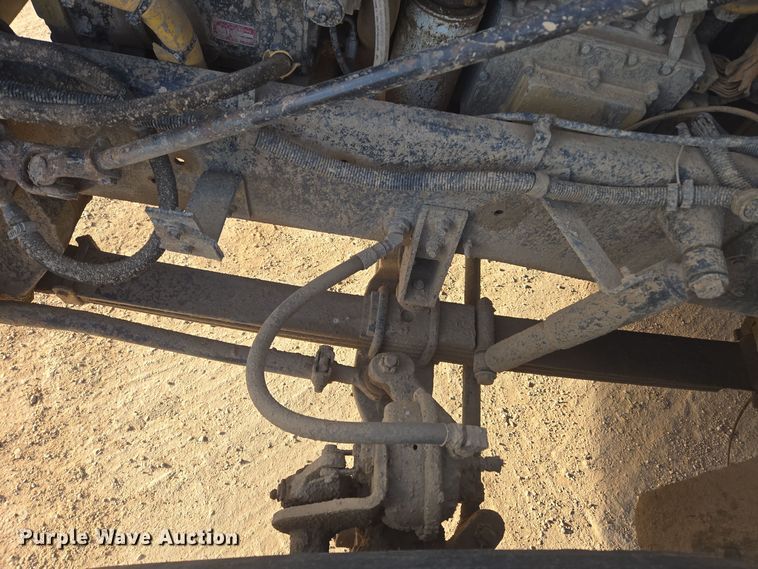 image for item ER5022 1991 International 9400 fuel / lube truck