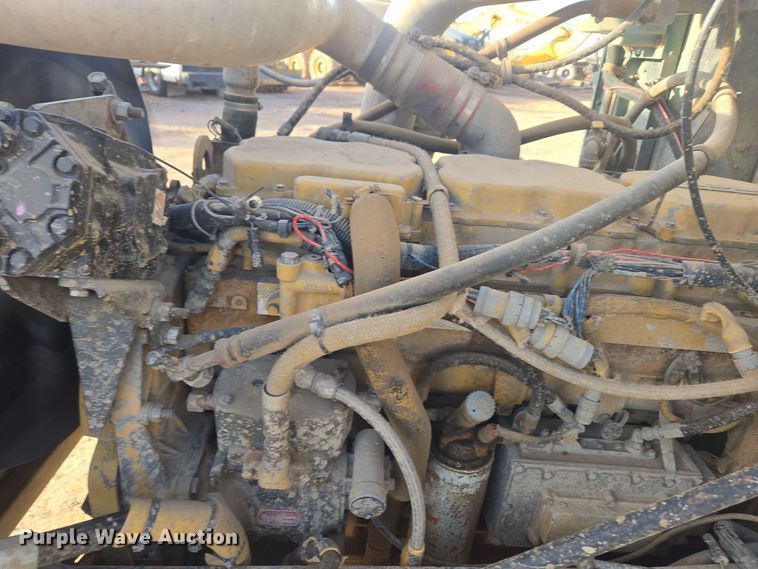 image for item ER5022 1991 International 9400 fuel / lube truck