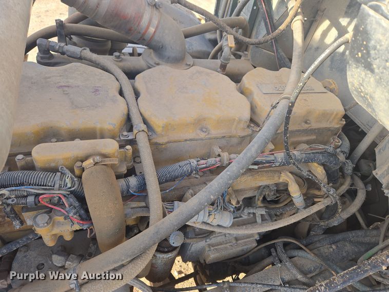 image for item ER5022 1991 International 9400 fuel / lube truck