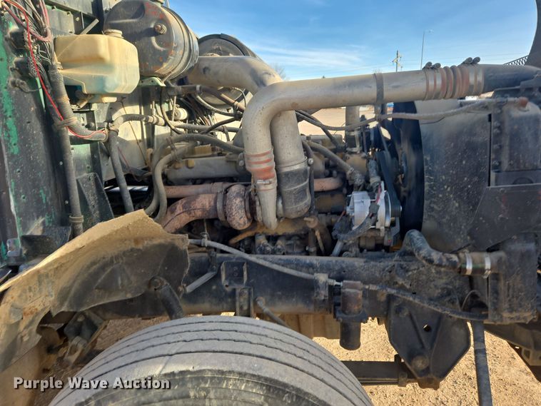 image for item ER5022 1991 International 9400 fuel / lube truck