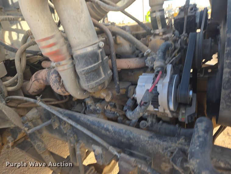 image for item ER5022 1991 International 9400 fuel / lube truck