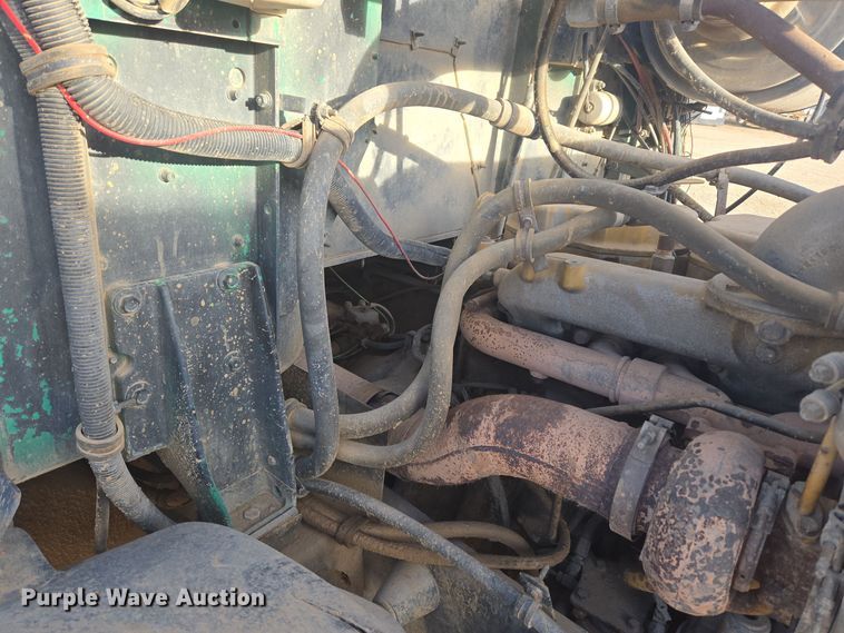 image for item ER5022 1991 International 9400 fuel / lube truck