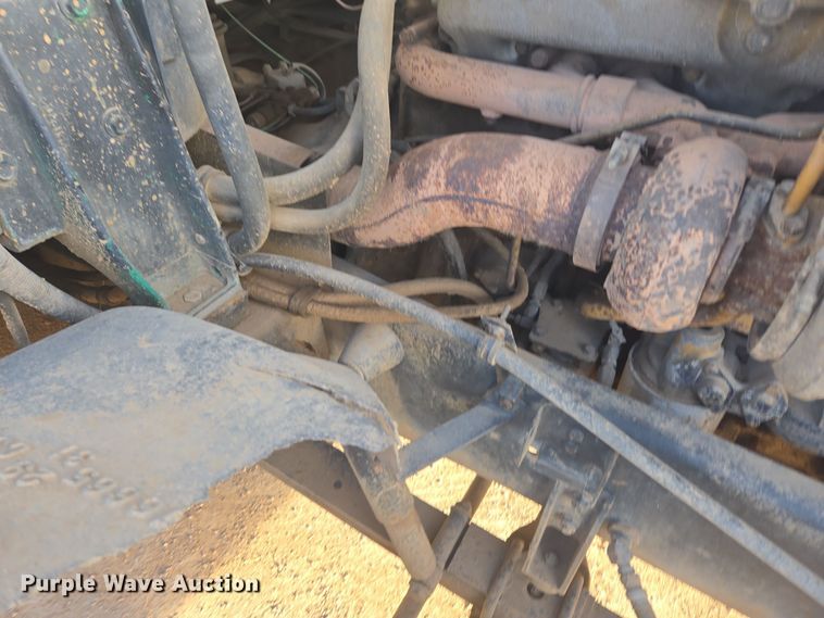 image for item ER5022 1991 International 9400 fuel / lube truck