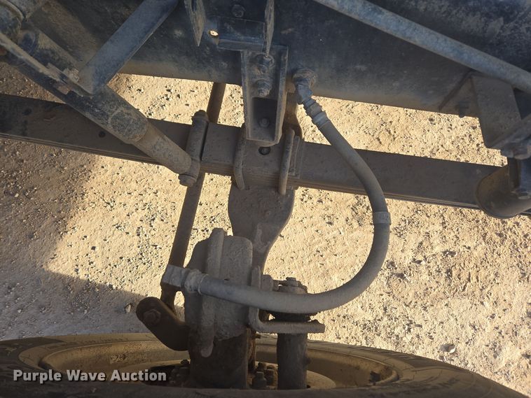 image for item ER5022 1991 International 9400 fuel / lube truck