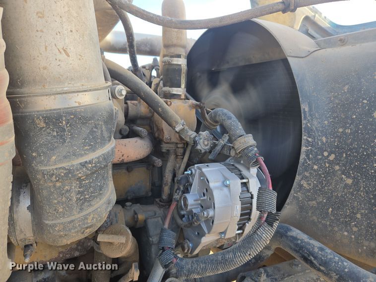 image for item ER5022 1991 International 9400 fuel / lube truck