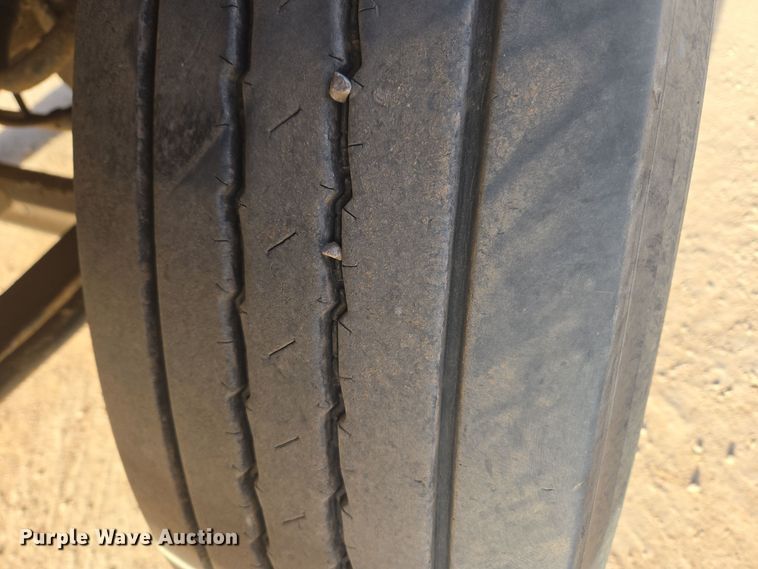 image for item ER5022 1991 International 9400 fuel / lube truck