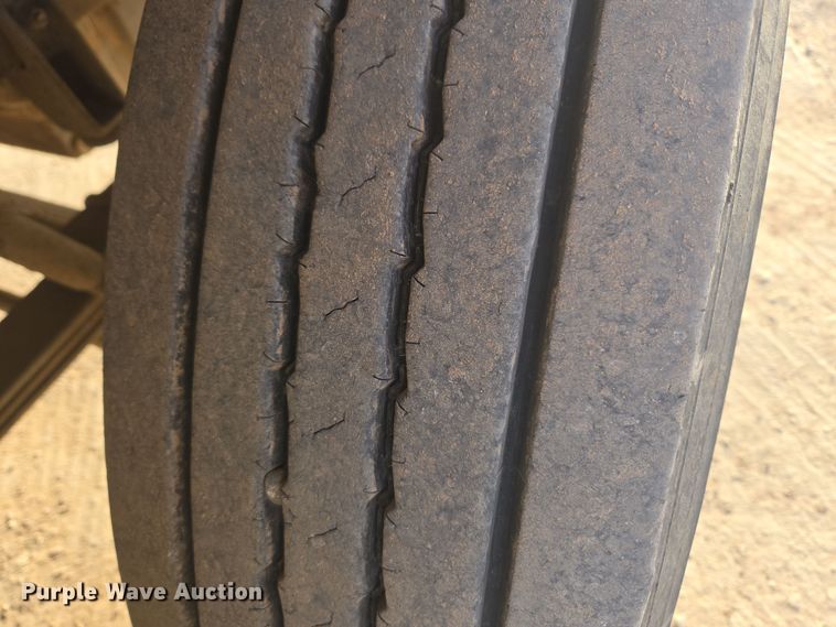 image for item ER5022 1991 International 9400 fuel / lube truck