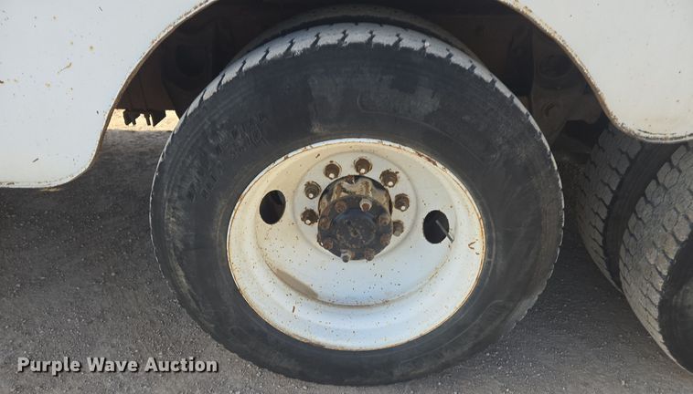 image for item ER5022 1991 International 9400 fuel / lube truck