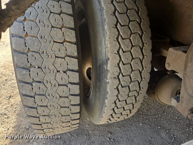 image for item ER5022 1991 International 9400 fuel / lube truck