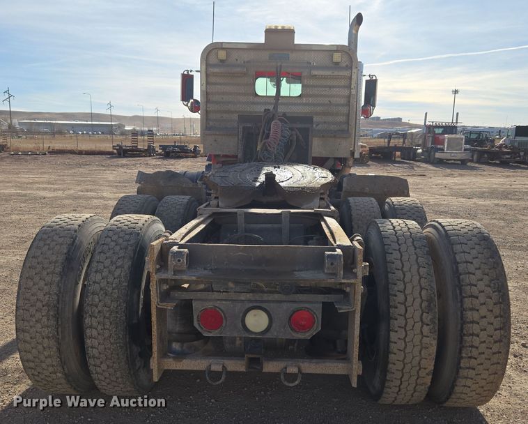 image for item ER5026 1996 Freightliner FLD semi truck