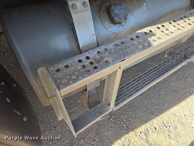 image for item ER5026 1996 Freightliner FLD semi truck