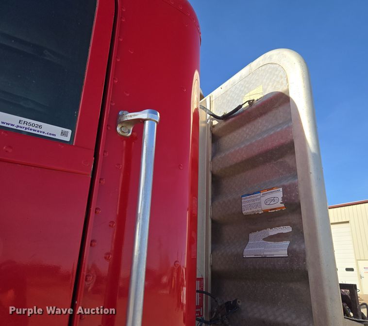 image for item ER5026 1996 Freightliner FLD semi truck