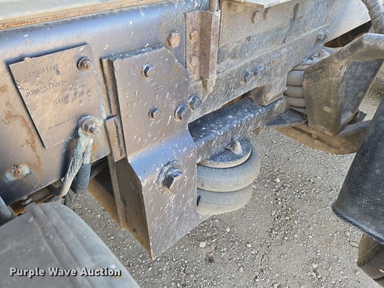 image for item ER5026 1996 Freightliner FLD semi truck