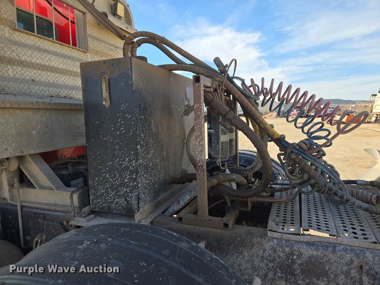 image for item ER5026 1996 Freightliner FLD semi truck