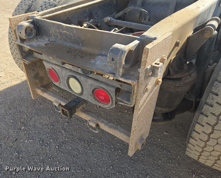 image for item ER5026 1996 Freightliner FLD semi truck