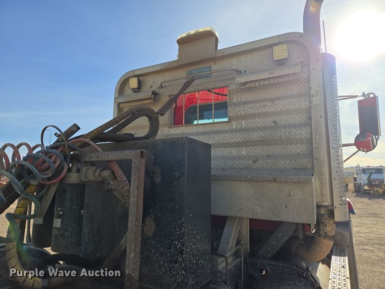 image for item ER5026 1996 Freightliner FLD semi truck