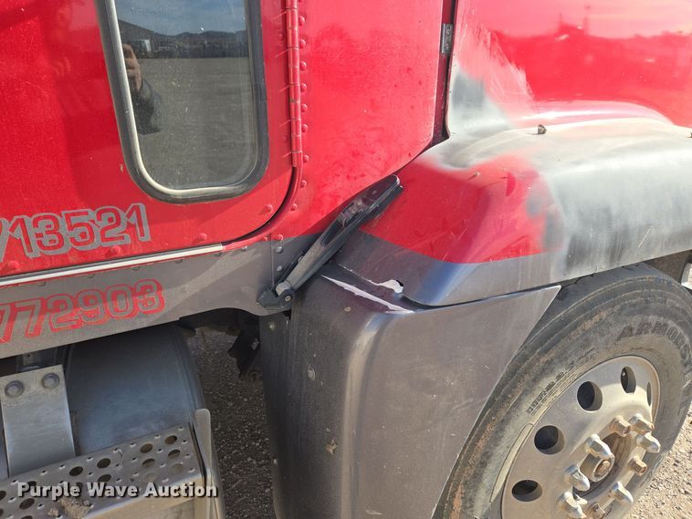 image for item ER5026 1996 Freightliner FLD semi truck