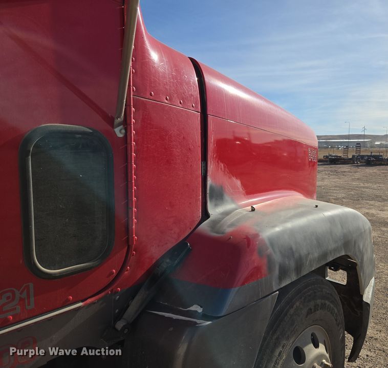 image for item ER5026 1996 Freightliner FLD semi truck