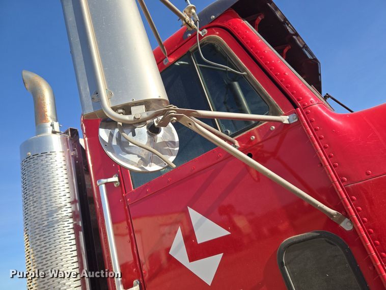 image for item ER5026 1996 Freightliner FLD semi truck