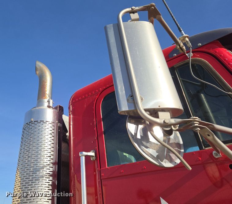 image for item ER5026 1996 Freightliner FLD semi truck