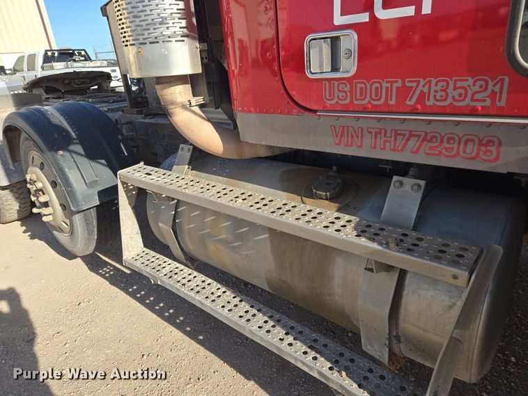 image for item ER5026 1996 Freightliner FLD semi truck