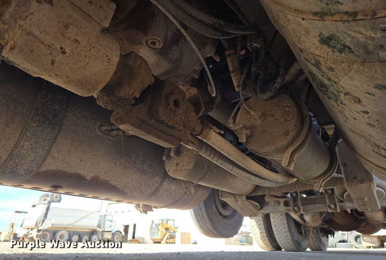 image for item ER5026 1996 Freightliner FLD semi truck