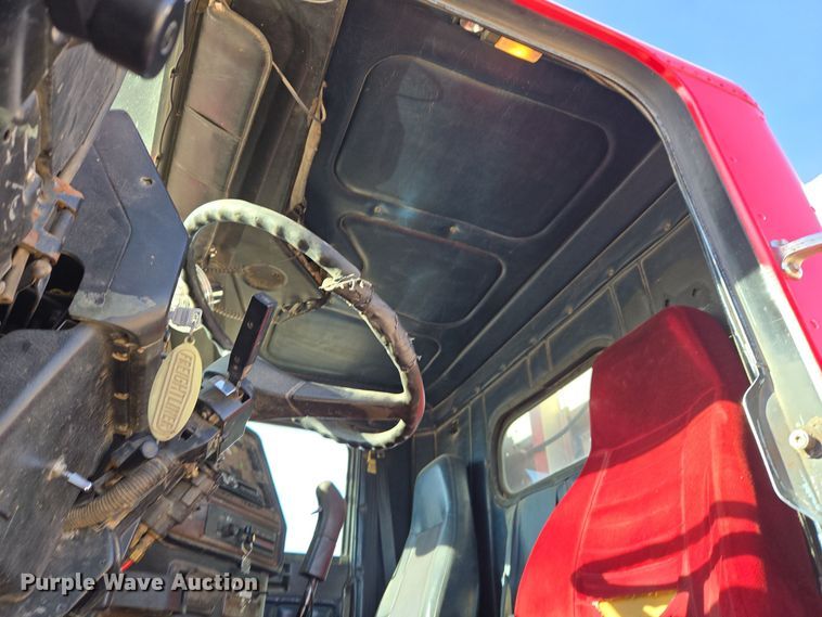 image for item ER5026 1996 Freightliner FLD semi truck