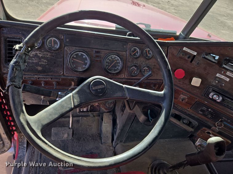 image for item ER5026 1996 Freightliner FLD semi truck