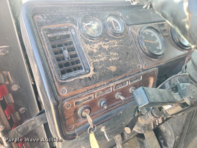 image for item ER5026 1996 Freightliner FLD semi truck